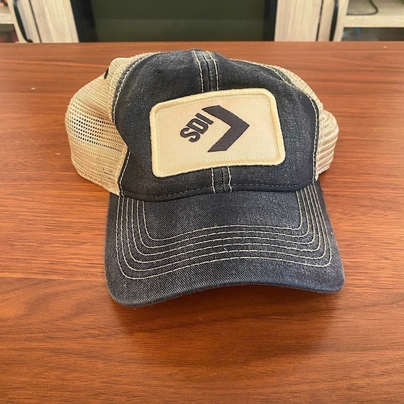 SDI > Character Trucker Hat - Picture 1 of 4